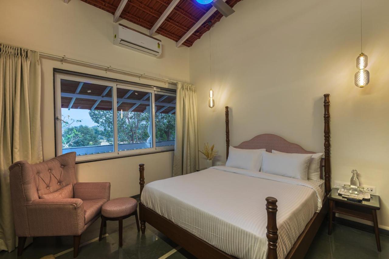 Saffronstays Mariposa By The River Rio, Карджат Екстериор снимка