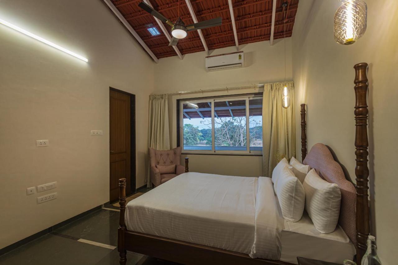 Saffronstays Mariposa By The River Rio, Карджат Екстериор снимка